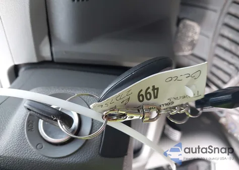 2011 Chevrolet Traverse Ls z USA, uszkodzony, nr VIN 1GNKREED8BJ109270